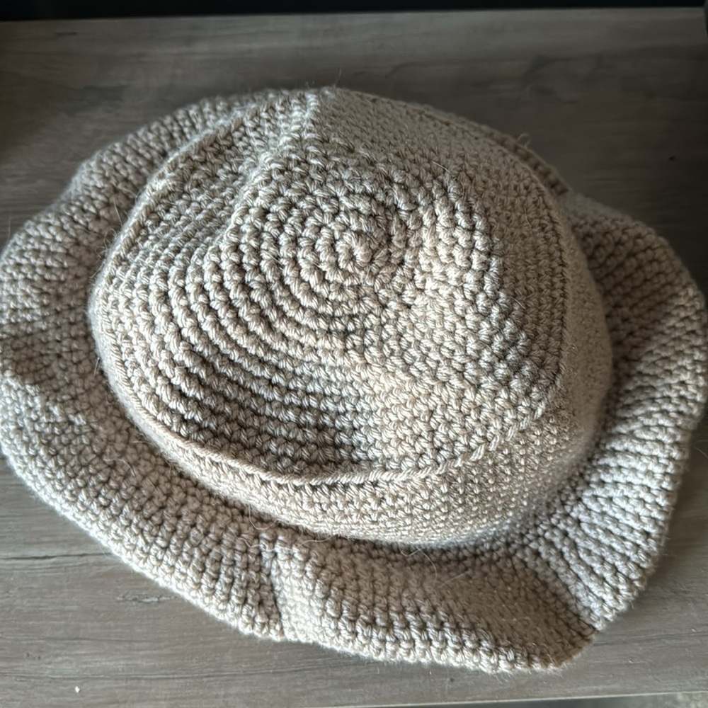Crochet bucket hat - Picture 3 of 4